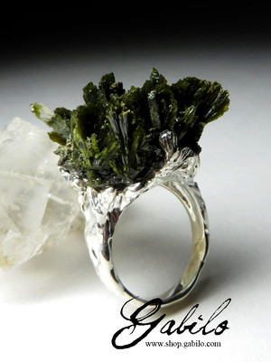 Ring with epidote