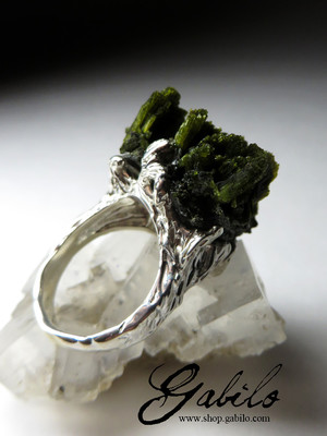 Ring with epidote