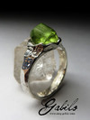 Ring with chrysolite untreated