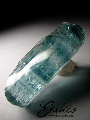 Polychromatic aquamarine crystal