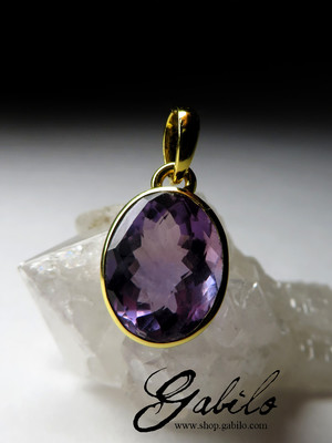 Gold pendant with amethyst