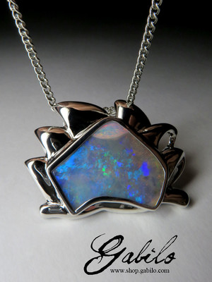 Pendant with boulder opal sun