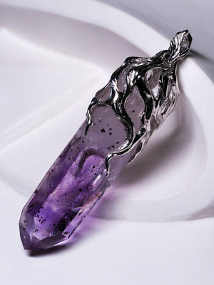 Amethyst crystal pendant in white gold