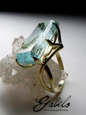 Large aquamarine crystal gold ring