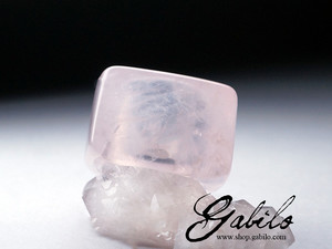 Ring with pink quartz