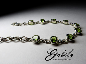 Silver bracelet with chrysolite