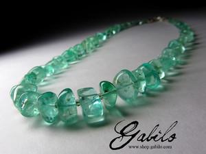 Beads from green beryl