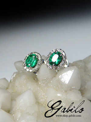 Emerald gold earrings