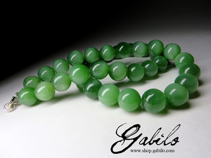 On order: beads made of jade with the effect of a cat's eye
