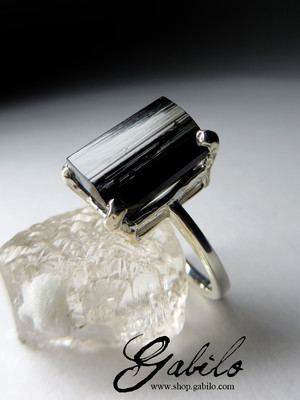 Ring with black tourmaline crystal