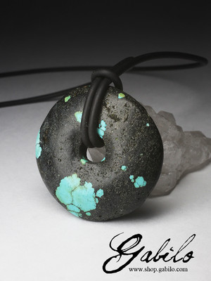 Male pendant with turquoise disc of Tibet