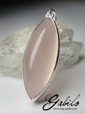 Silver pendant with rose quartz