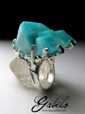 Gold ring with amazonite