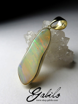 Australian opal in gold