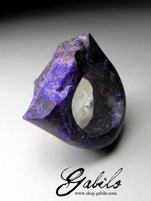 One-piece sugilite ring
