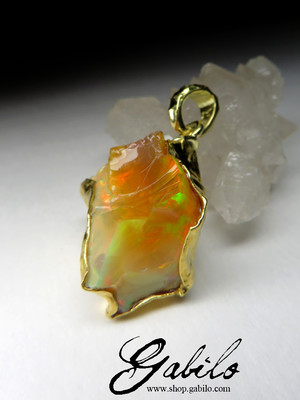 Golden pendant with Ethiopian opal