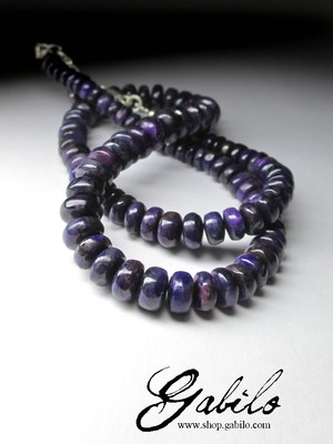 Beads from natural sugilite