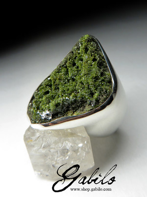 Silver ring with epidote