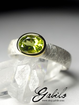 Ring with chrysolite cut