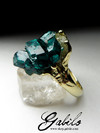Gold ring with dioptase crystals
