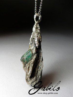 Pendant with emerald crystal in slate