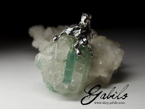 Emerald in quartz necklace