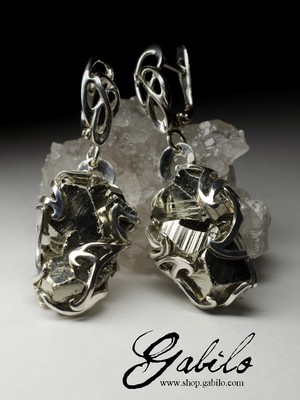 Earrings with pyrite