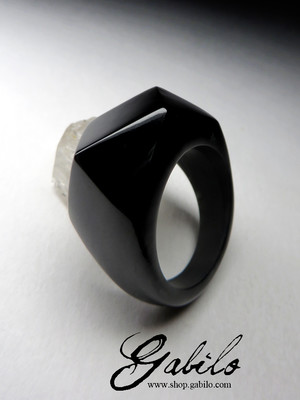 One-piece ring of black jade