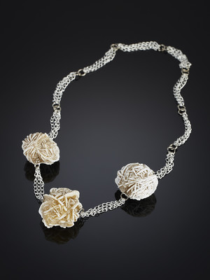 Necklace of three desert roses