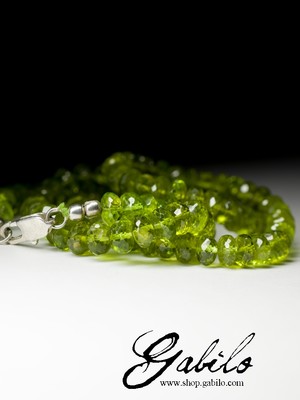 Beads made of chrysolite