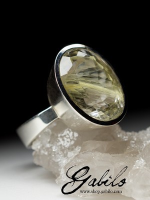 Silver ring with quartz hairy
