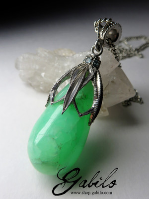 Large pendant with chrysoprase in Gothic style