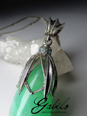 Large pendant with chrysoprase in Gothic style