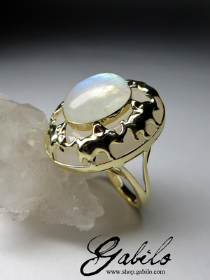 Gold ring with moonstone
