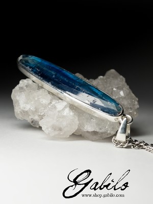 Silver pendant with kyanite