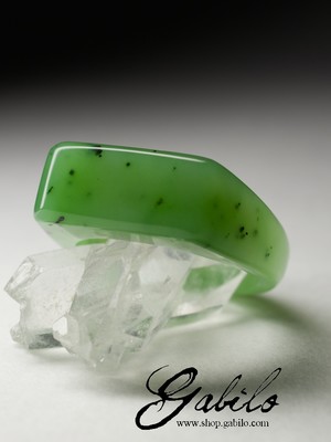 Ring of solid apple jade
