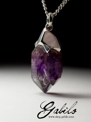 Silver pendant with amethyst crystal