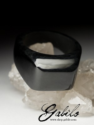 Ring of solid black jade