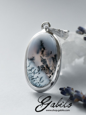 Silver pendant with moss agate
