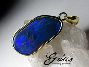 Black opal gold pendant