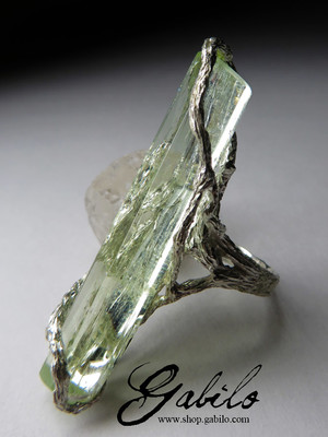 Ring with beryl heliodor