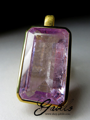 Large pendant with kunzite