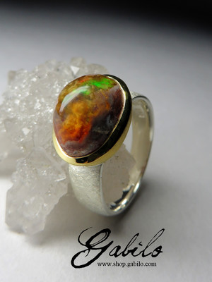 Ring with Mexican opal in the breed