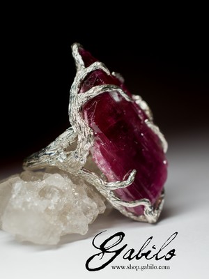 Large ring with rubellite