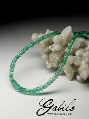 Beads made of emerald
