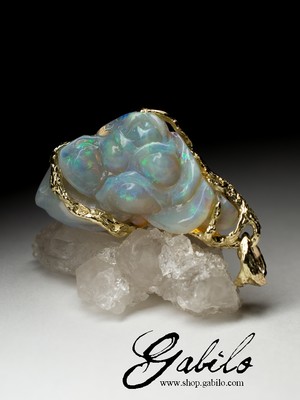 Opal gold pendant 