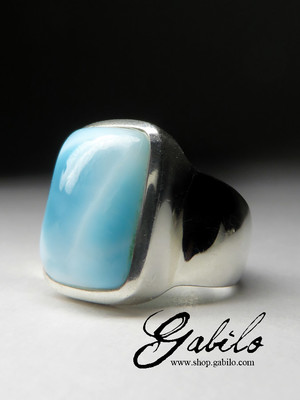 Ring with a larimar