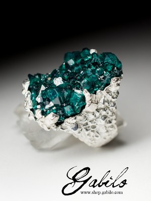 Large silver ring with dioptase