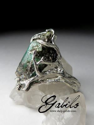 Ring with crystal emerald