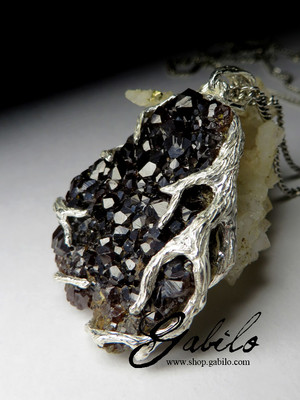 Silver pendant with grenade andradite